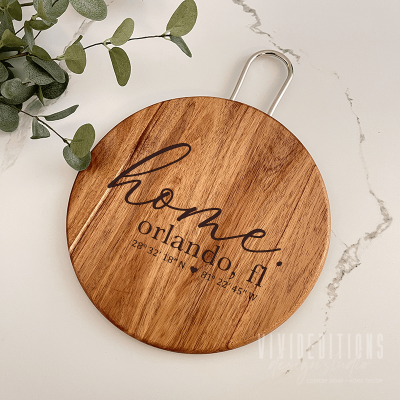 Round Acacia Wood Board w/ Metal Handle (6 design options) Cutting Board - VividEditions